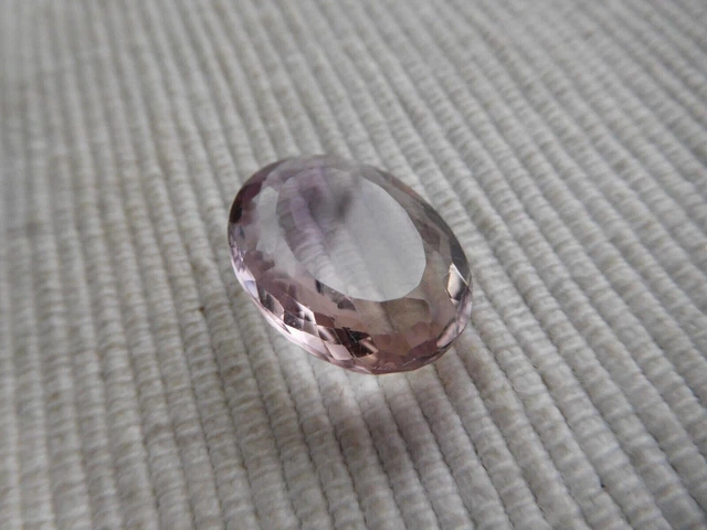 Pierre Fine Amétrine Naturelle Du Brésil, Taille Ovale, 12.86 Carats - Transparente, Sans Inclusion Visible