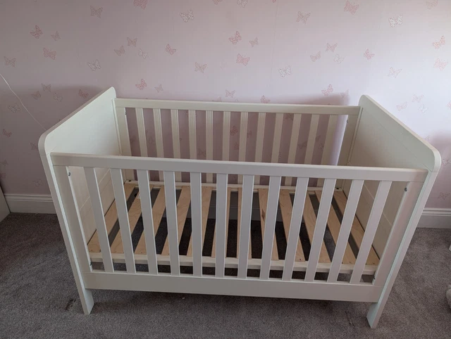 MAMAS PAPAS Sienna Cot Bed Excellent Condition with upgraded luxury mattress 51.00 PicClick UK