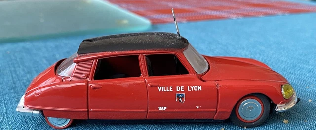 Miniature Citroën DS 21 Eligor - Pompiers De Lyon - Rouge Collector 1/43