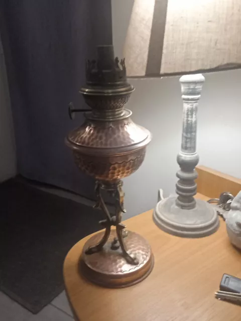 ANCIEN PIED DE LAMPE À PÉTROLE En Laiton Et Cuivre Martelé