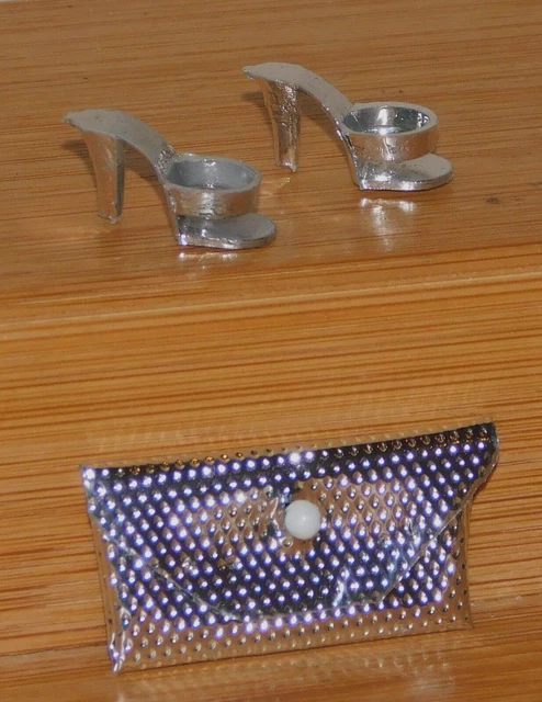 VINTAGE 1960s CLONE SILVER OPEN TOES HIGH HEELS SHOES PURSE FITS BARBIE DOLL VINTAGE 1960s CLONE SILVER OPEN TOES HIGH HEELS SHOES PURSE FITS BARBIE DOLL