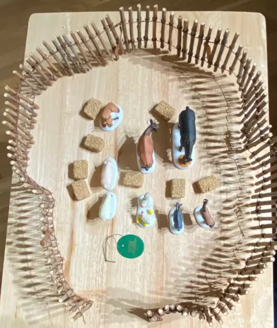 Dept 56 Heritage Village MINT/BOX Set/8 Farm Animals/Haybales #56588 FREE FENCE