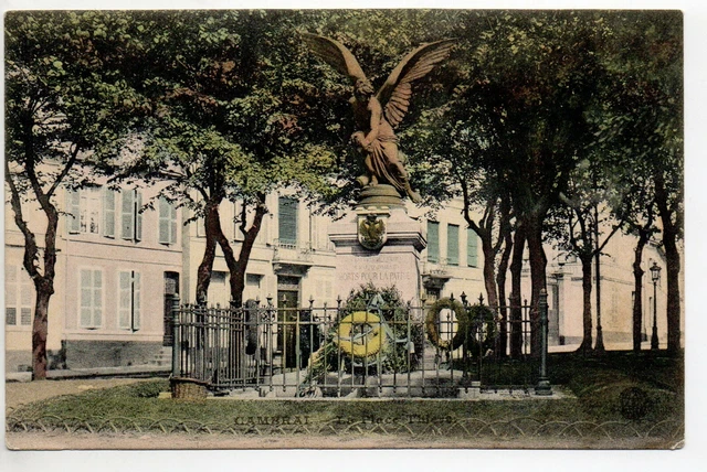 CAMBRAI  Nord CPA 59  le monument aux morts place Thiers - carte couleur
