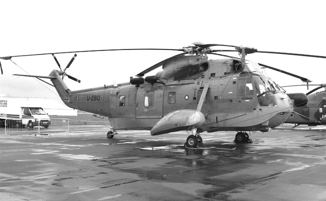 722 Sqn, RDAF, Sikorsky S-61A-1, U-280 at Yeovilton, 12 Jul 1996 - B&W Neg_5742