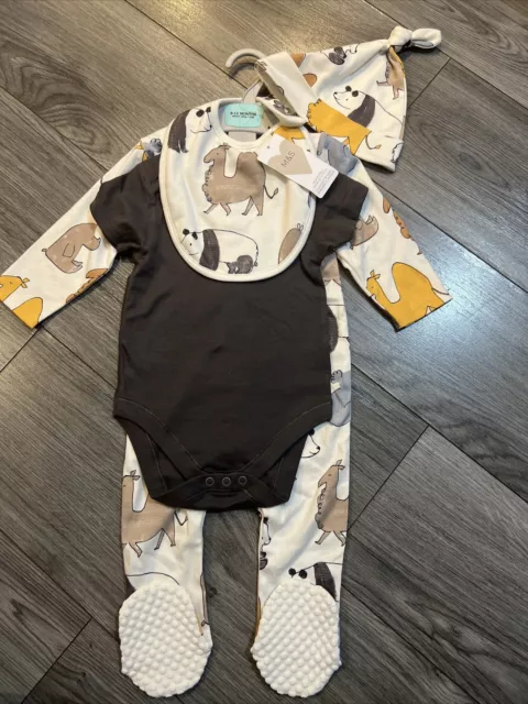 M&S costume da pigiama bambino/bambina 9-12 mesi/bavaglino/bambino grow and cappello nuovo con etichette