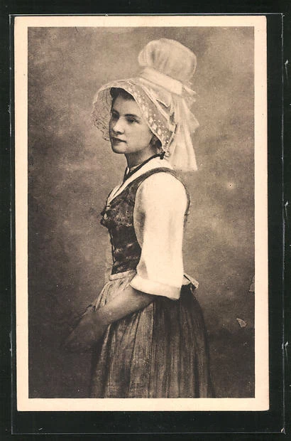 CPA La Normandie, Lisieux headdress, costume