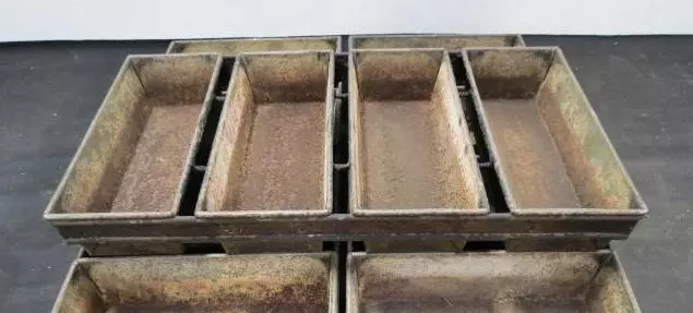 4 COMPARTMENT BREAD PAN 22x11x3 strap loaf baking dough