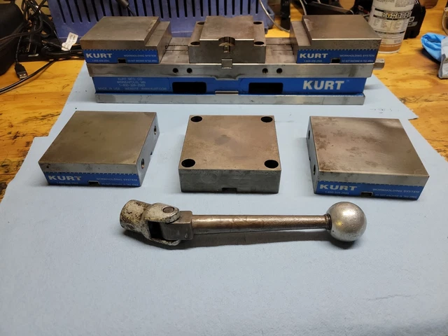 KURT 4" DUAL CARVLOCK CNC MACHINE VISE BASE ASSEMBLY w/ HANDLE - DLU4 KURT 4" DUAL CARVLOCK CNC MACHINE VISE BASE ASSEMBLY w/ HANDLE - DLU4