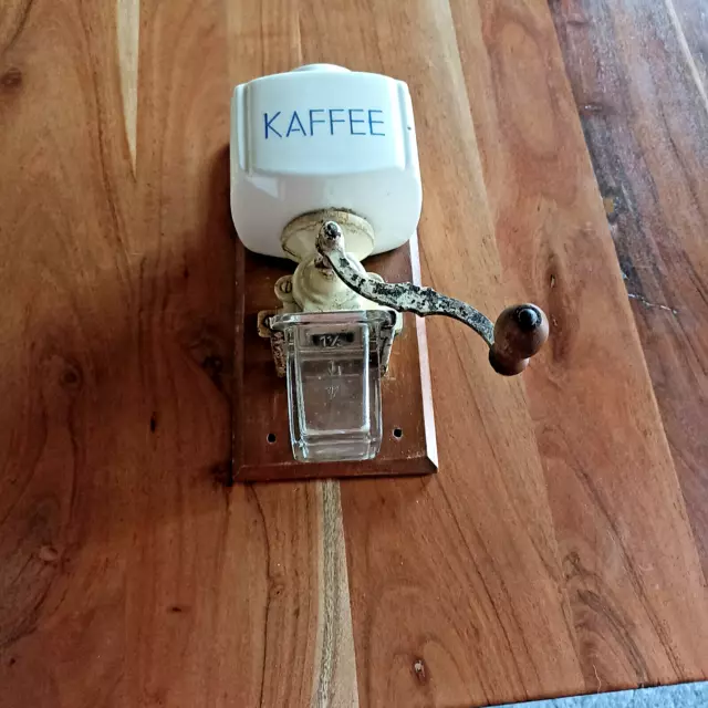 Antike Kaffeemühle