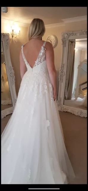 Madi Lane Wedding Dress - Brand New