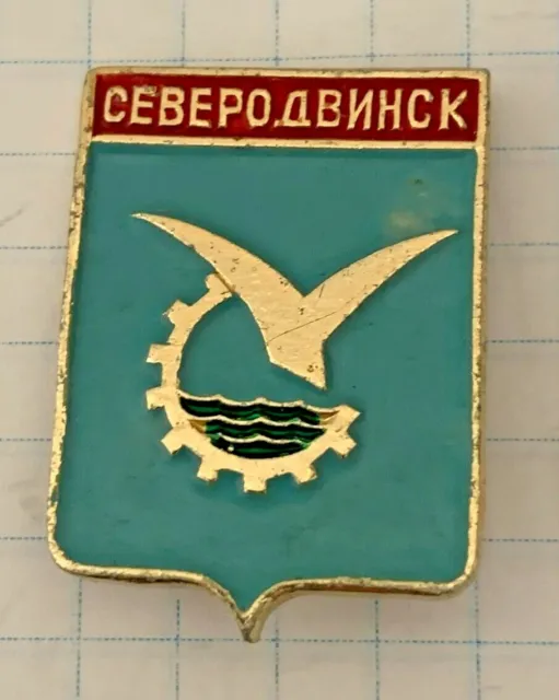 Pin Badges  Severodvinsk Coat of Arms Crest Blazon Old City Vintage Ussr