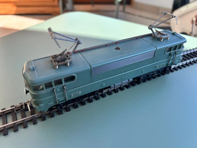 Locomotive électrique HO Hornby – BB 16009 SNCF – Échelle 1/87 – Occasion
