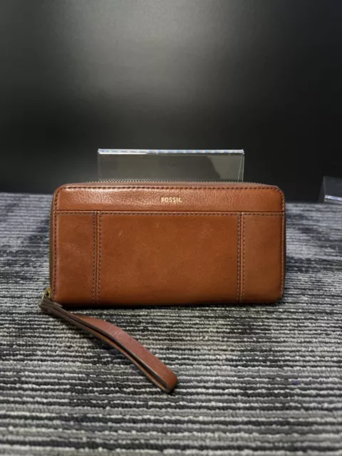 Fossil Jori Zip Clutch Wallet in Medium Brown