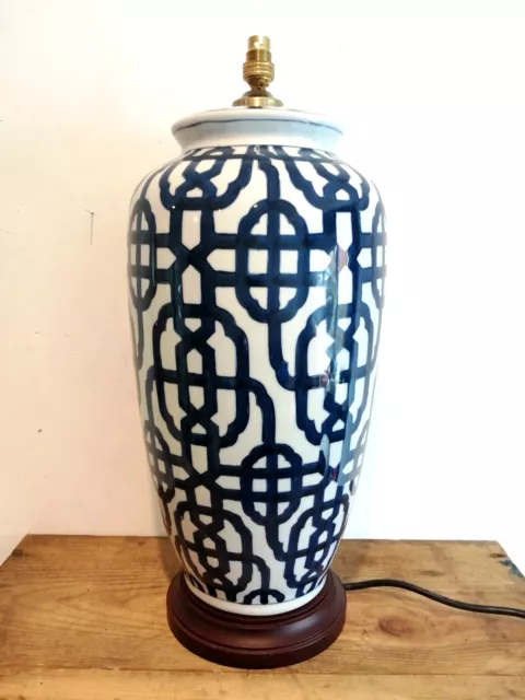 Large Ceramic Chinese Style Indigo Pattern Blue White Table Top Lamp