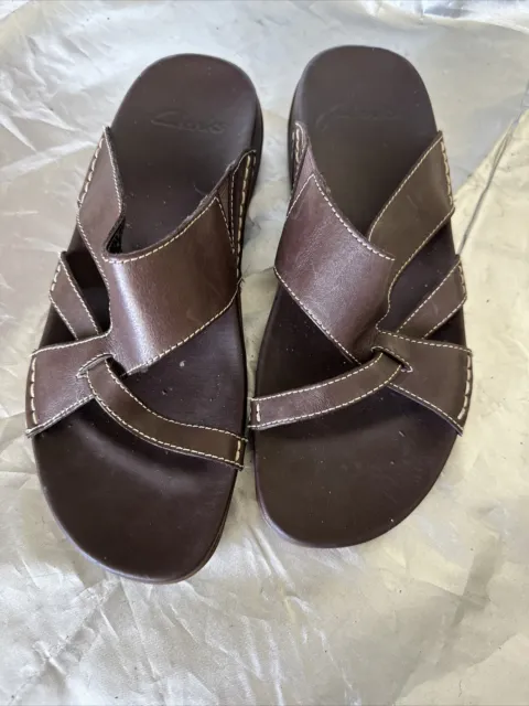 Clarks 71097 Brown Leather  Womens Size  8W Sandals. Inside Upper a bit Torn.