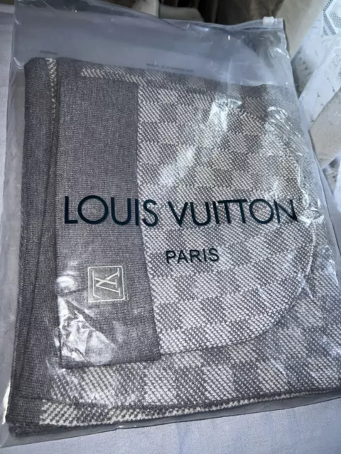 AUTHENTIC)✓ MENS LV (Louis Vuitton) Grey Beanie 2.0 And Scarf Set £120.99 -  PicClick UK
