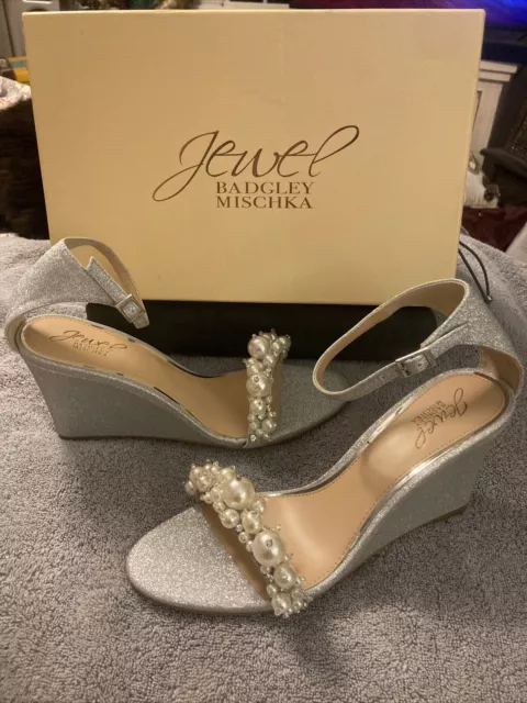 Jewel Badgley Mischka Women's Laurence Silver & Pearl Wedge Evening Sandals Sz 8