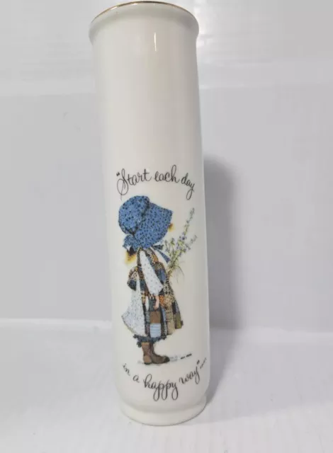 Holly Hobbie 1973 Bud Flower Vase 7 1/2 In Tall "Start Each Day In A Happy Way"