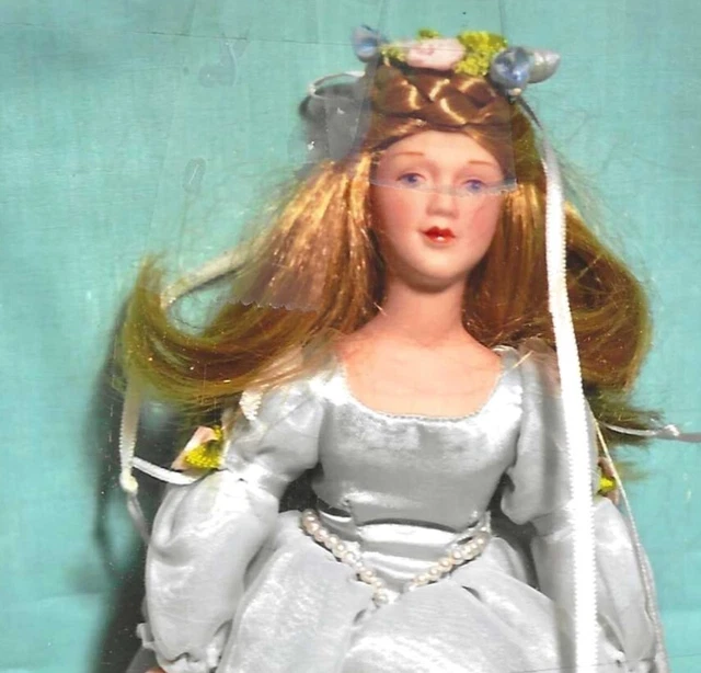 Cinderella 10" Porcelain Doll Avon Fairy Tale Doll Collection 1984 mint box