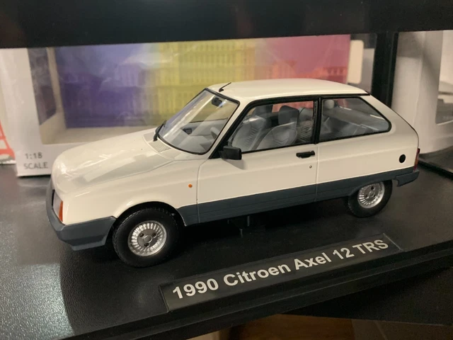 RENAULT R19 5 Doors Police 1996 - Triple 9 1/18 EUR 99,95