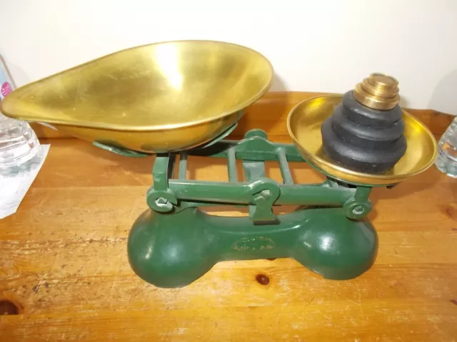 Cast Iron /Brass Kitchen Scales With A Set Of 6 Imperial Weights