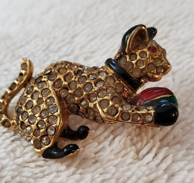 Cat/Kitten w/Yarn Brooch Pin Gold Tone Metal USA FP093 Vintage 1980s