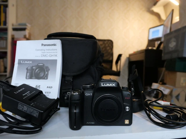 Panasonic Lumix DMC-GH1 12.1MP Camera DSLR Body Only w/Charger 3,800 Shutter