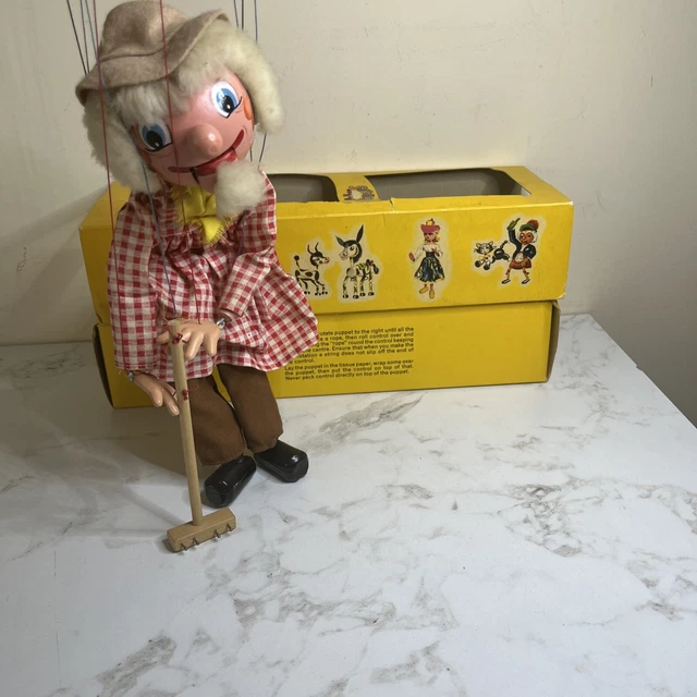 VINTAGE PELHAM PUPPETS Wooden FARMER England 1960's w/ Box