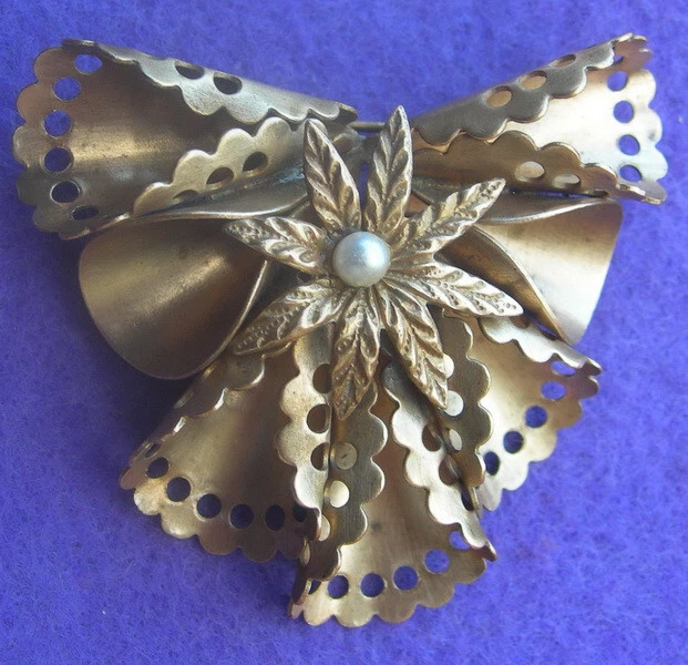 Belle Broche Fantaisie Métal Doré Avec Perles Et Oxydes - Style New Look - Occasion