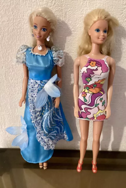Barbie - PoupAes et ensemble de jeu Barbie coach de patinage sur glace avec  poupAe Barbie coach blonde, petite poupAe brune et poutre dAquilibre avec  mAcanisme coulissant, cadeau pour les enfants de