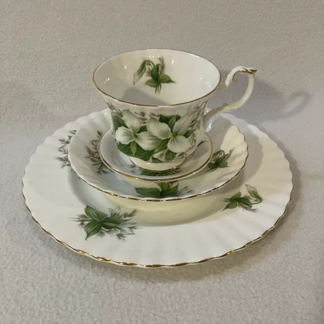 Royal Albert Trillium Teacup & Saucer Set, Bone China, England - 4 Piece