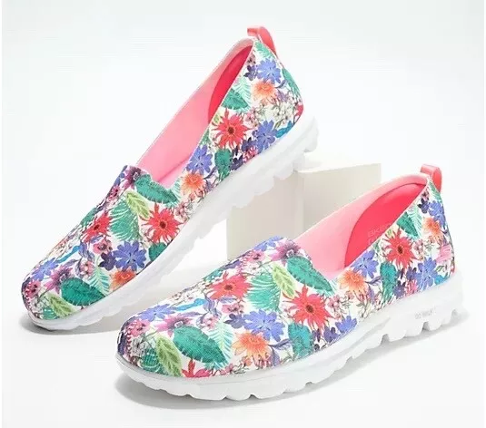 NEW Skechers Shoes Women's Go Walk Classic Slip On Spring Safari Floral Sz 9 M