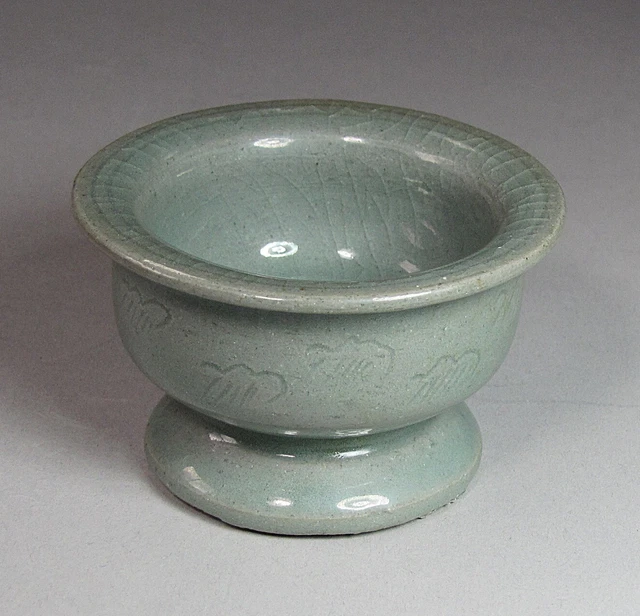 Fine/Old small Korean Incised Celadon Incense Burner