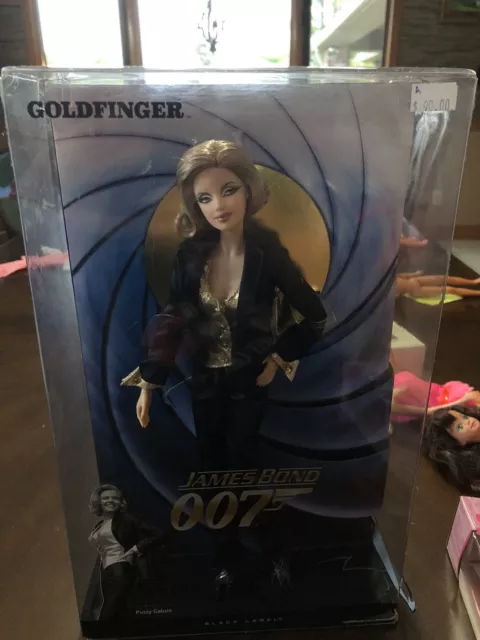 James Bond 007 Barbie Pussy Galore from Gold finger damaged box nrfb