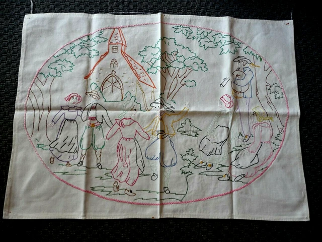 Linge ancien Dessus de coussin  coton blanc brodé de personnages en couleur