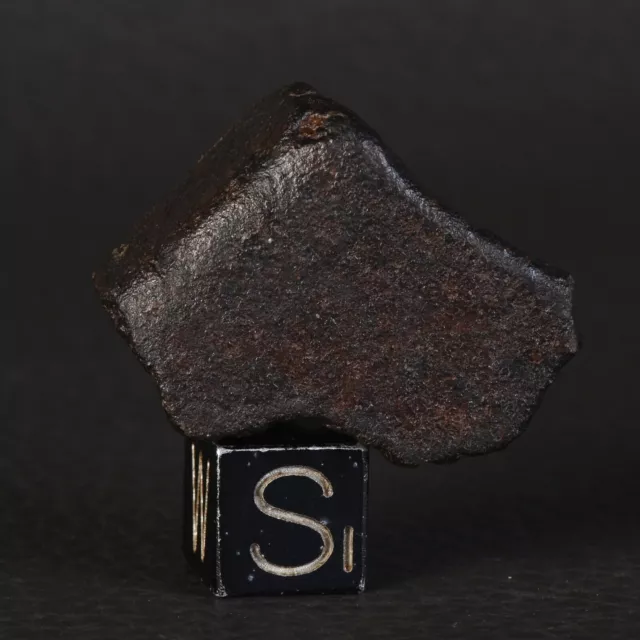 Météorite individuelle  16,14 g Chondrite NWA non classée Africa D49.1-11