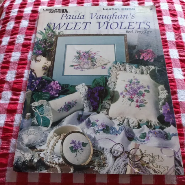 😇 Paula Vaughan Leisure Arts no 2059 Sweet Violets Cross Stitch 8 Pages Pattern