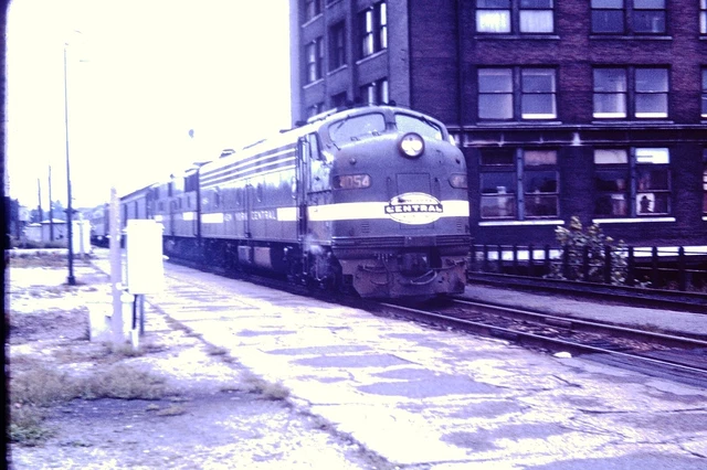 New York Central Nyc Railroad Emd E8A #4054 Original Kodachrome Slide