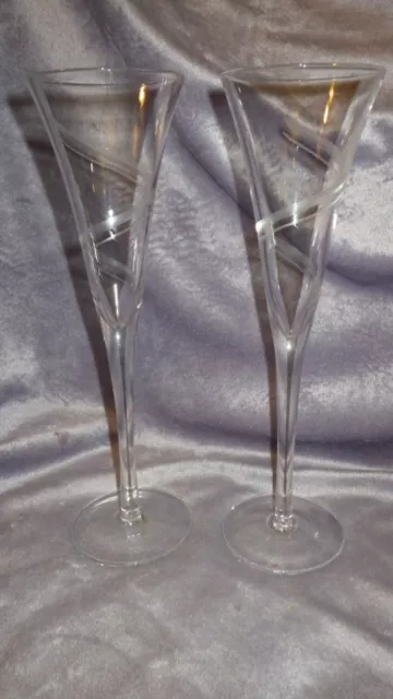 Flautas para tostadas de boda remolino grabadas altas elegantes tallos 2 tallos de 7 onzas