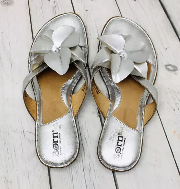 BORN Women's 7 / 38 Metalic Silver Leather Flower Thongs Sandals Slide Flip Flop