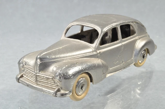 AB491 Dinky Toys France #24R Peugeot 203 R/-