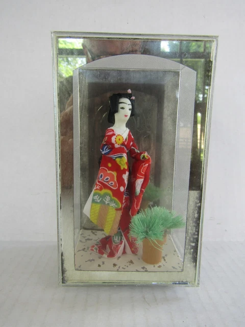 VINTAGE GEISHA GIRL FIGURINE ~OMC~OTAGIRI~JAPAN~Glass Display Case