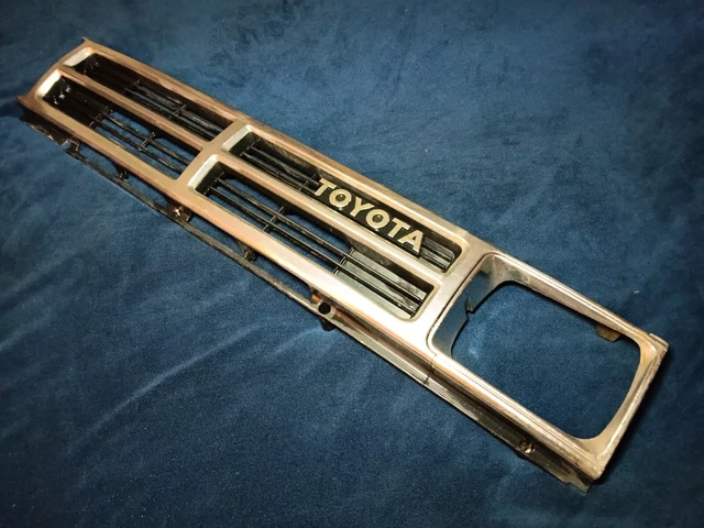 87 88 89 Toyota Pickup Truck 4Runner Late 4 Panel Grill Chrome Bezels Original