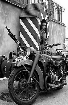 WW2 Picture Photo BMW R75 with a MG34 on the side car and a German soldier 1559