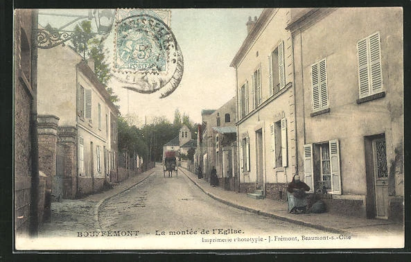 CPA Bouffemont, La montée de l´Eglise, vue de la rue