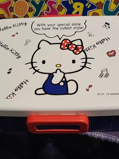 https://www.picclickimg.com/mAsAAOSwTo9kNg5P/Skater-Hello-Kitty-Sanrio-4-point-lock-Lunch-Box.webp