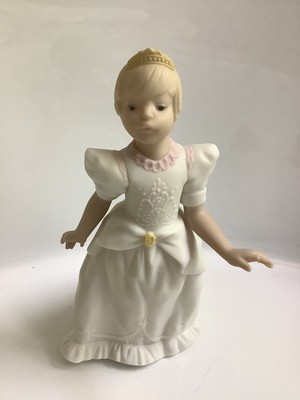 Lladro Figurine Girl with Tiara Handmade In Spain Golden Memories Daisi 1993