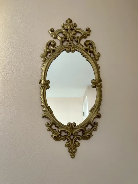 Espejo de pared ovalado MCM de colección marco dorado adornado resina o plástico hecho en EE. UU. Usado en excelente condición