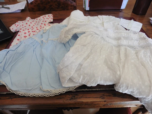 Lot De Vetements Pour Poupees Et Baigneurs