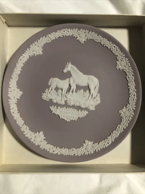 Vintage Wedgwood Lilac Jasperware Plate with Horses “Mother 1981” D:16.5 Cm